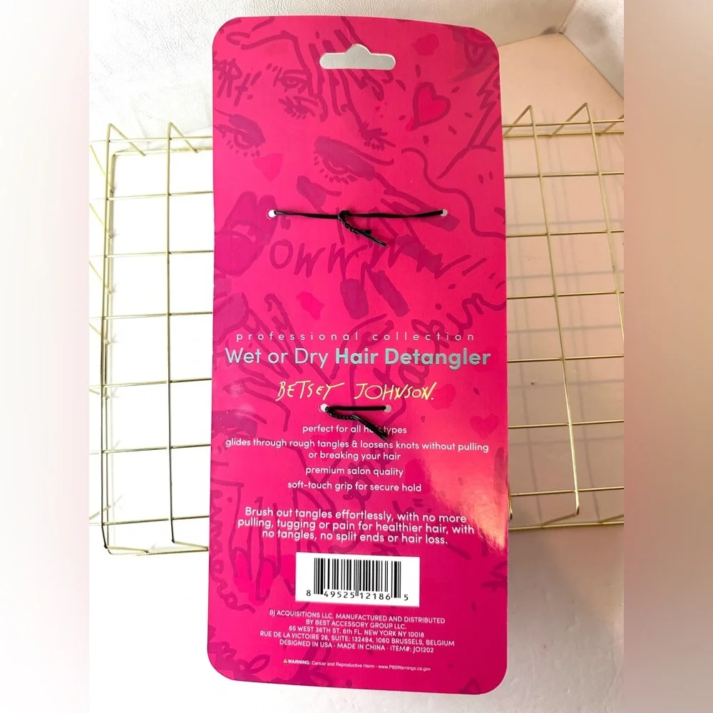New Betsey Johnson Pro Collection Wet/Dry Hair Detangler Brush